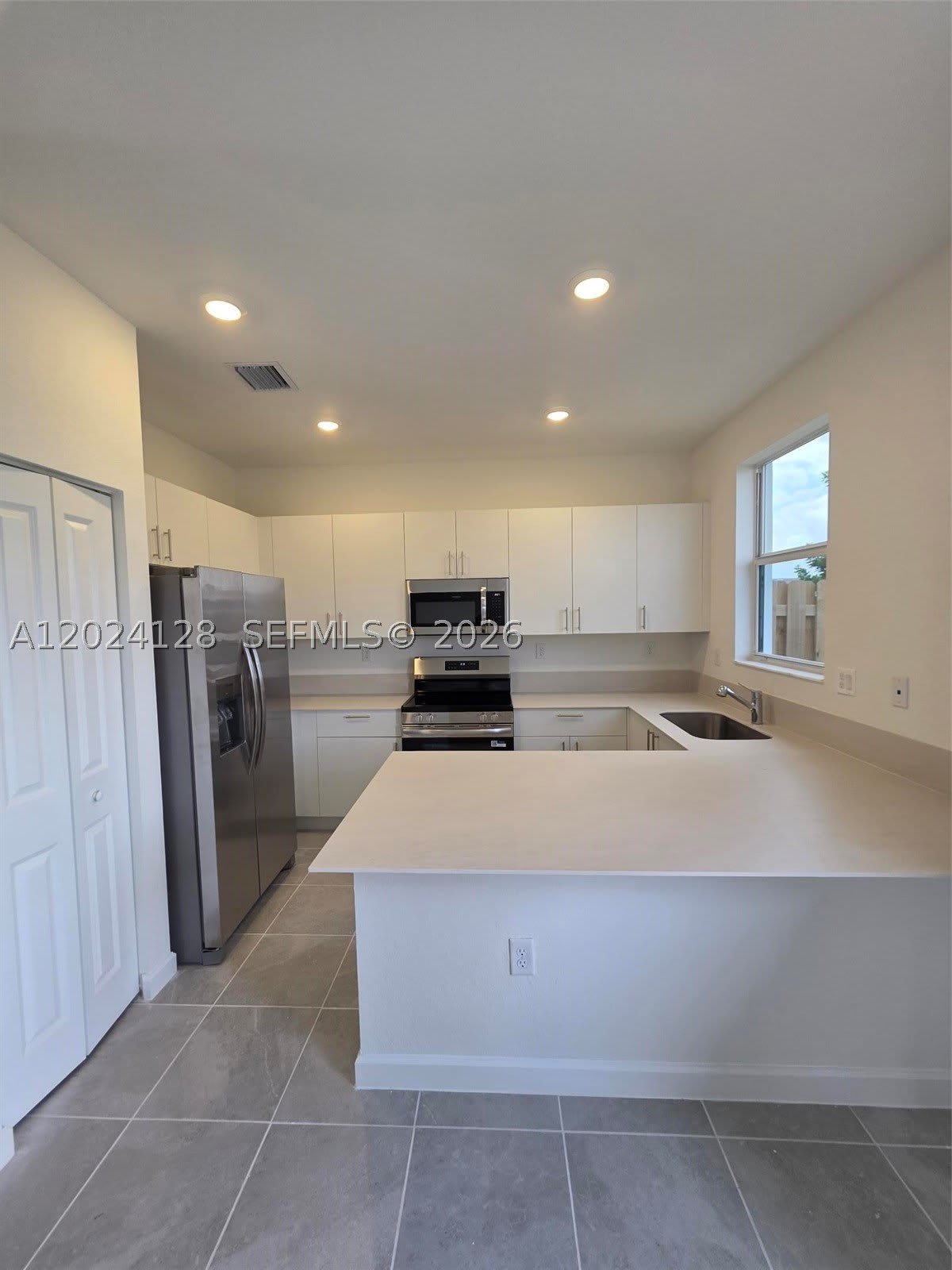 2764 SE 26th Ave – photo 3