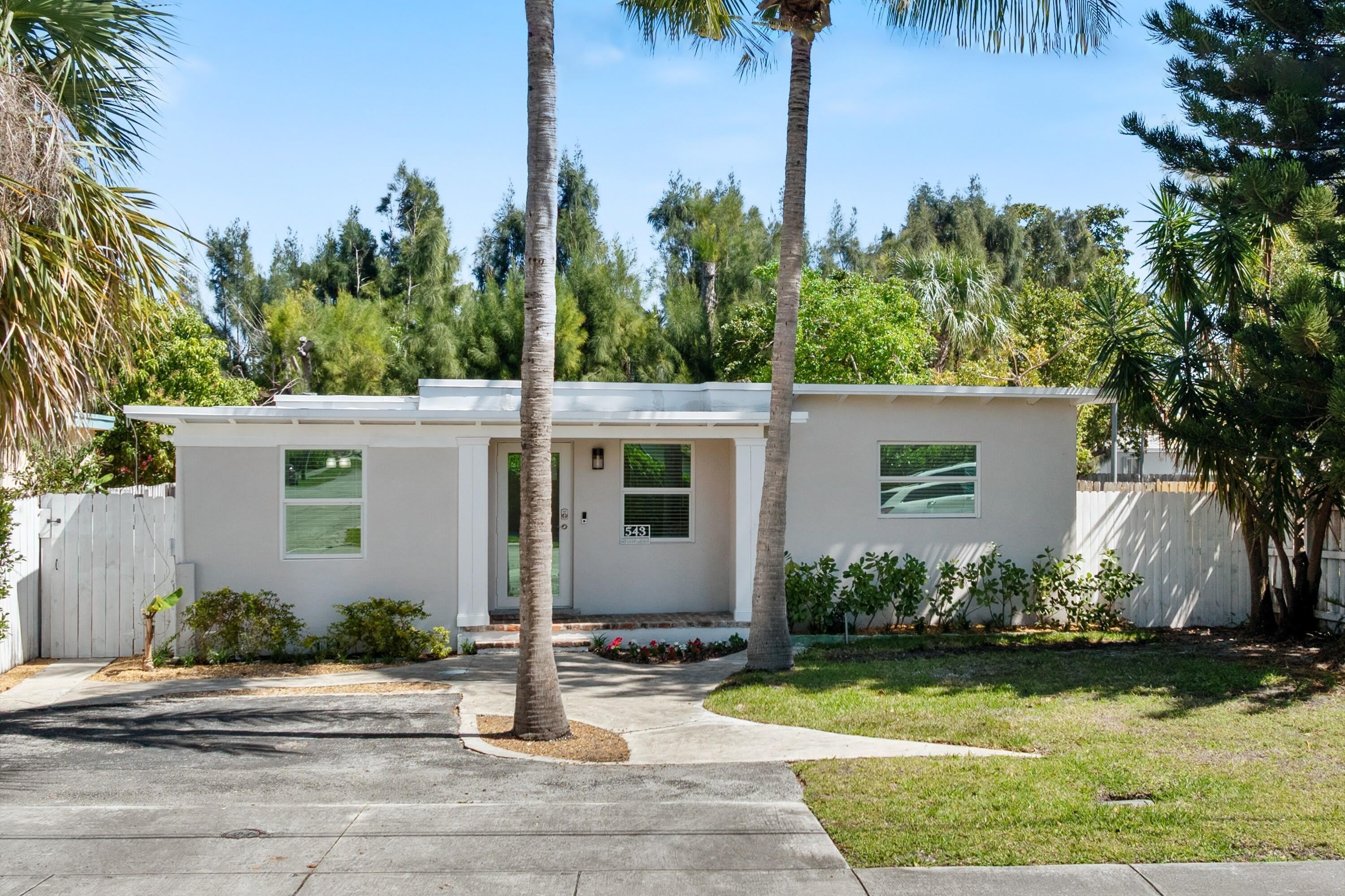 543 NE 3rd Avenue – photo 2