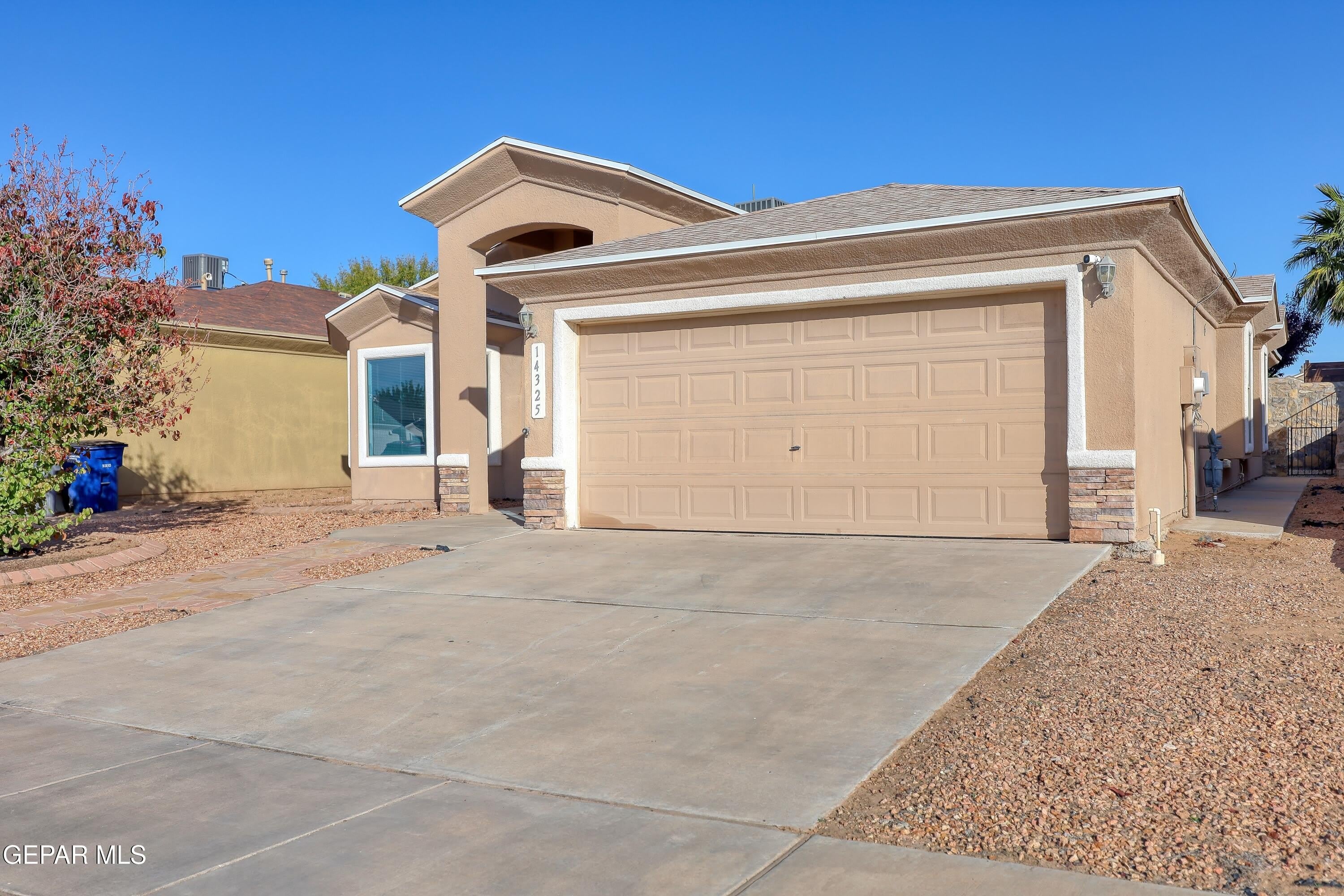 14325 WOODS POINT Avenue – photo 2