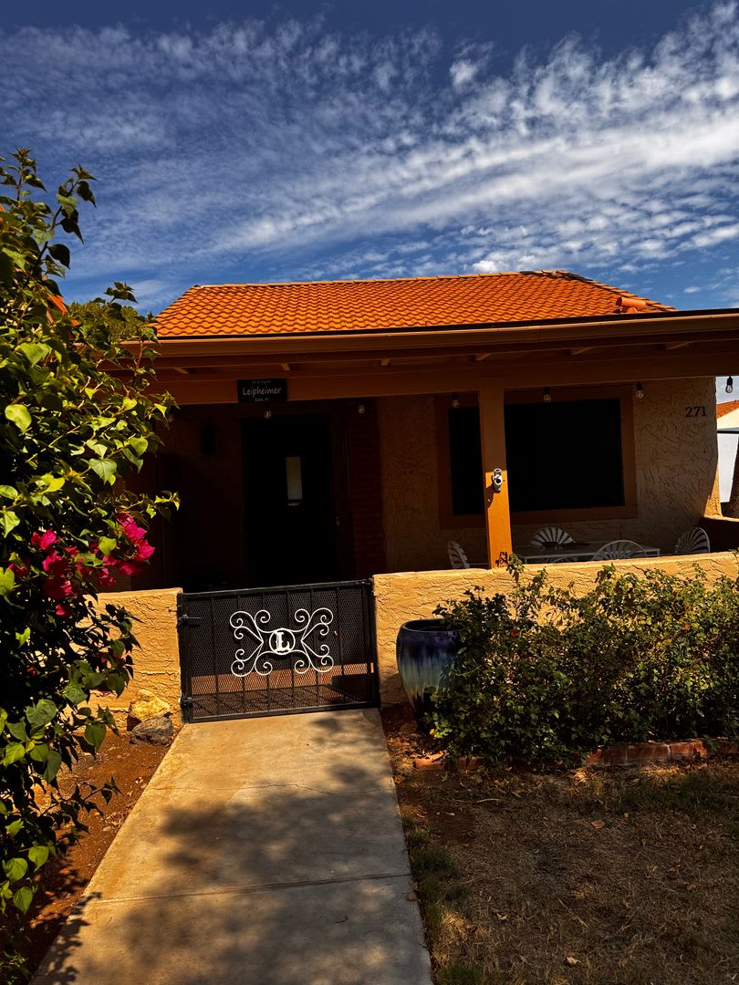 Check Out This Lovely 3 Bed 2 Bath Home For The Fall Season Rental Available Now Through November 2026 – photo 1