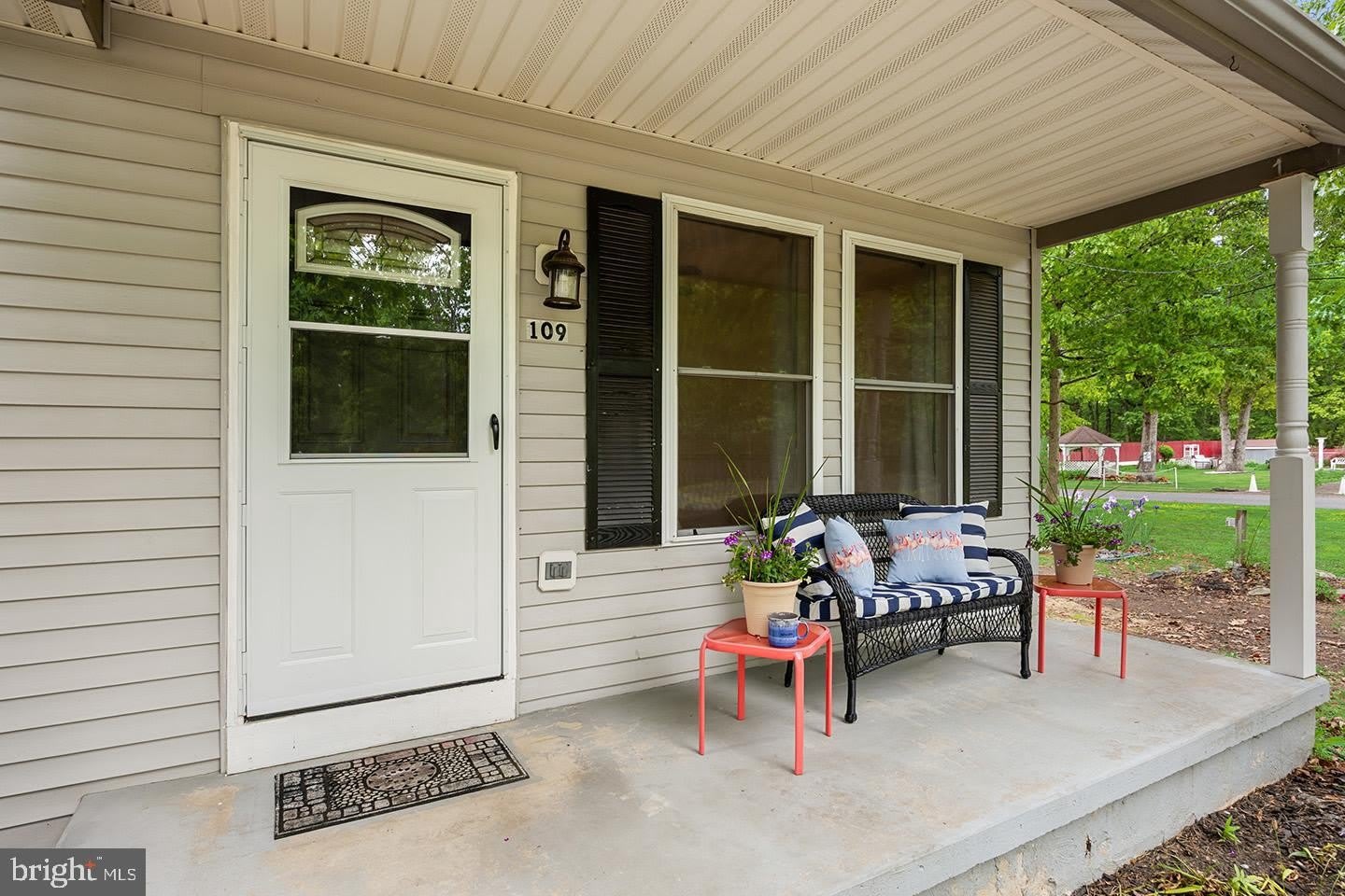 109 6TH AVE – photo 4