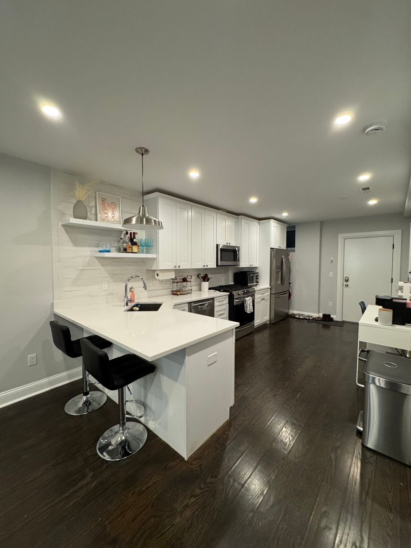 Gorgeous Ultra Modern Cleveland Circle Apt W Yt Video Tour Pictures Do It No Justice No Fee Central Heat Ac – photo 1