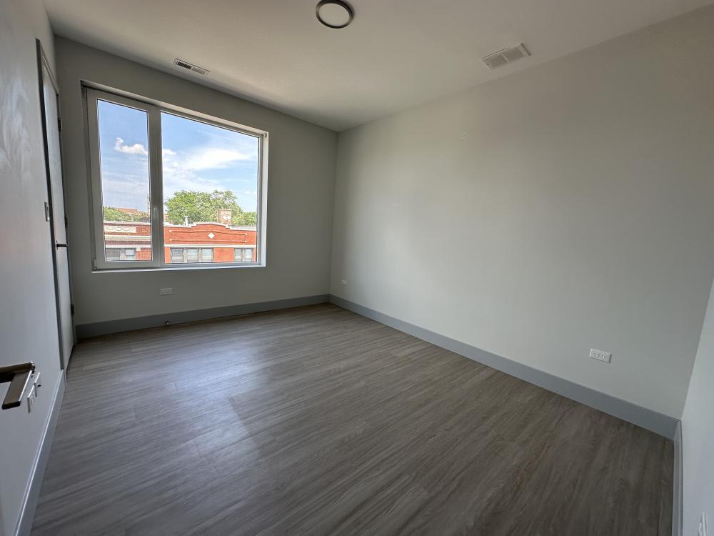 6355 N Glenwood Ave – photo 5
