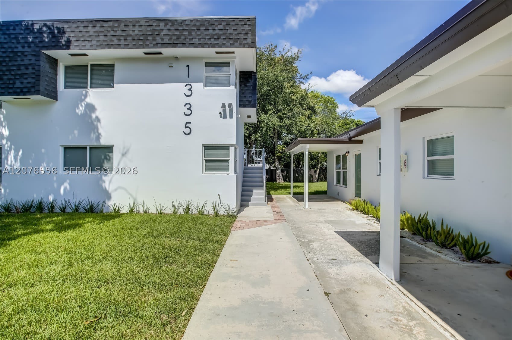 1335 NE 5th Ave – photo 2