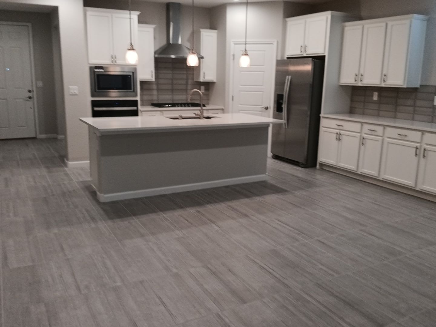 3 Bedroom, 2 Bathroom Home! Schedule a Showing! – photo 3