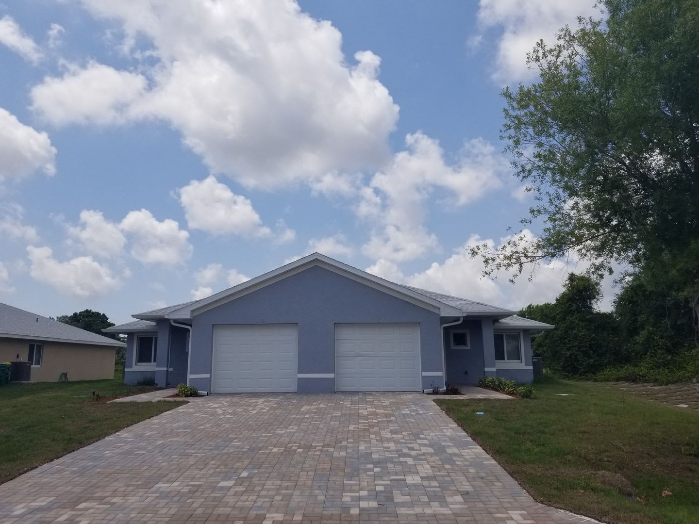 Spacious 3 Bedroom Home With Private Lanai Prime Location – photo 2