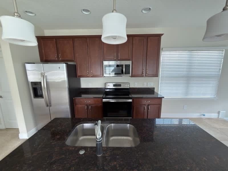 14212 Corrigan Ave Apt – photo 5