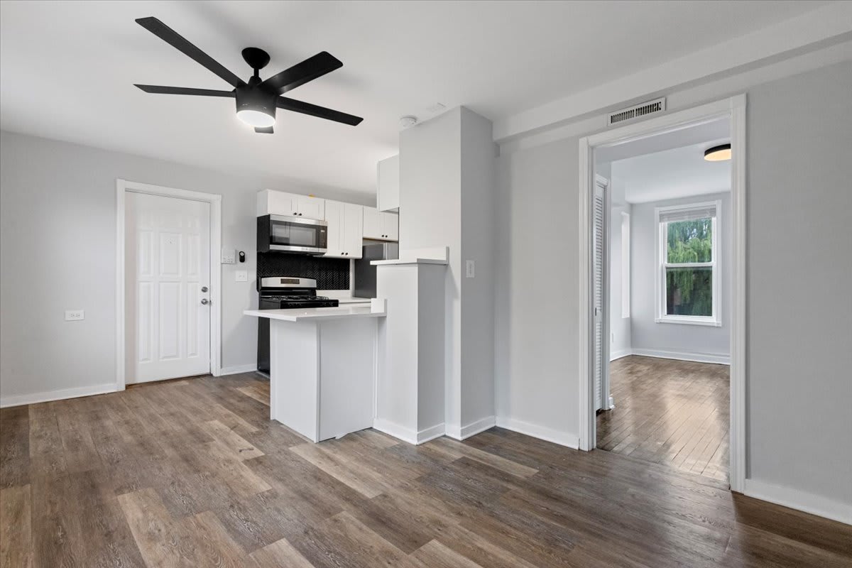 2350 West Augusta Boulevard – photo 2