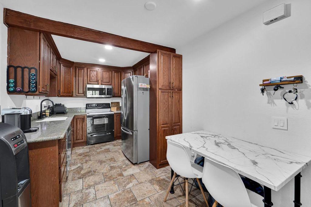 1256 Patricia Ave – photo 3