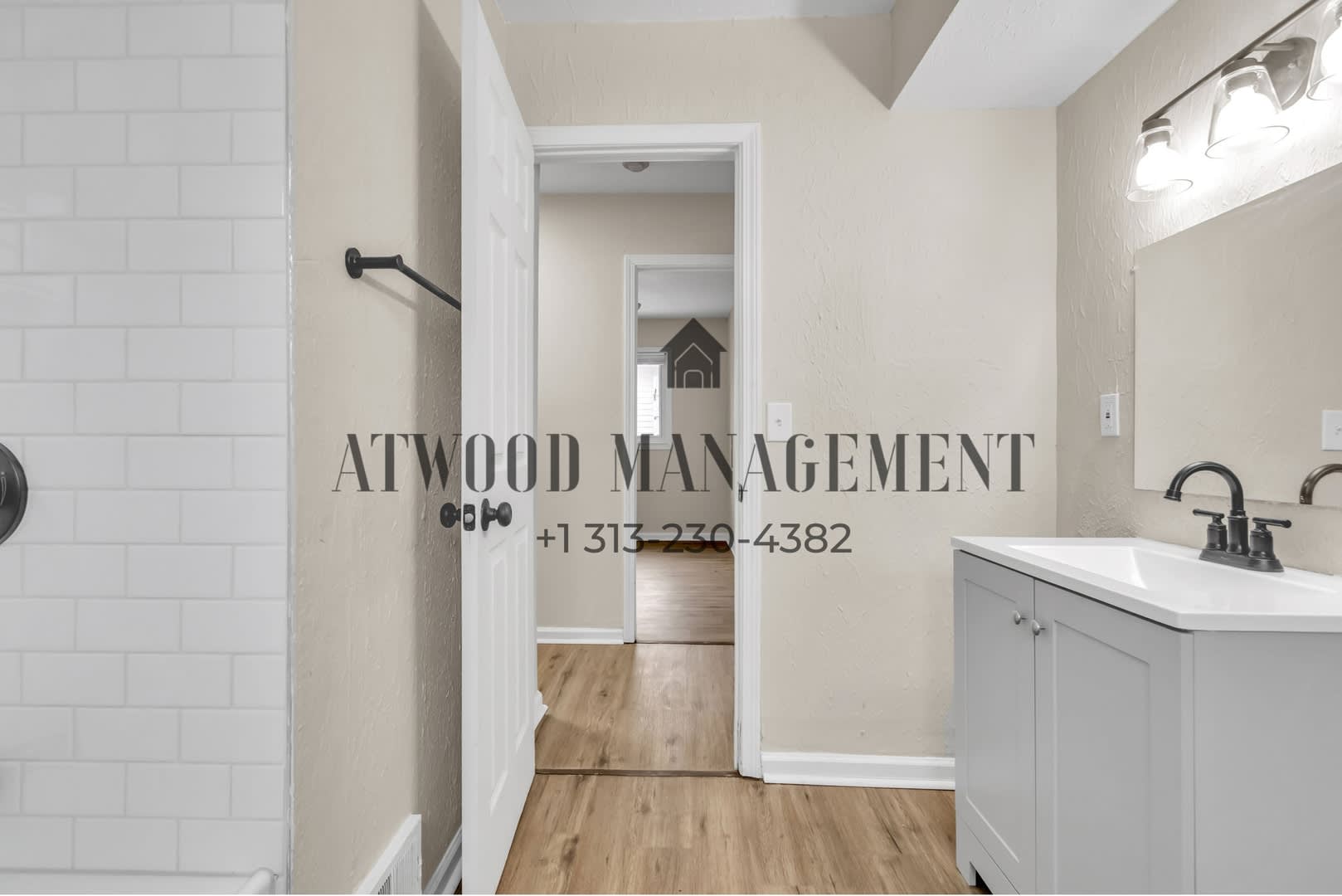 This beautifully updated 3-bedroom, 1-bath single-family home is ready for move-in! – photo 4