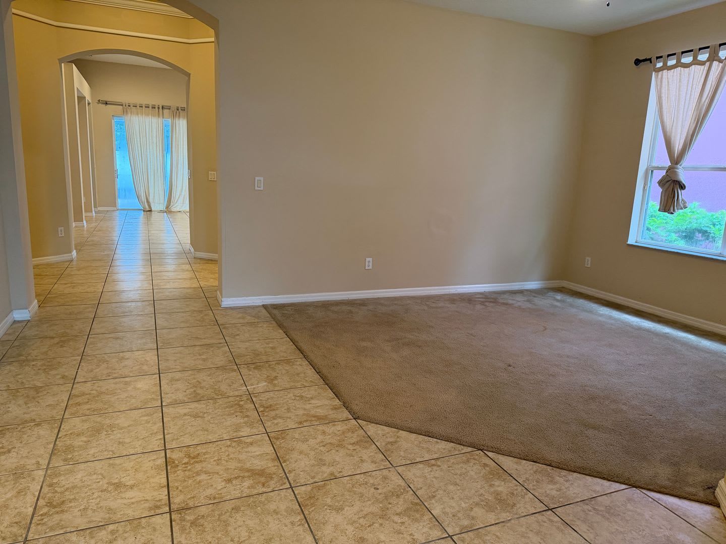 4 beds 2 baths single family house – photo 3