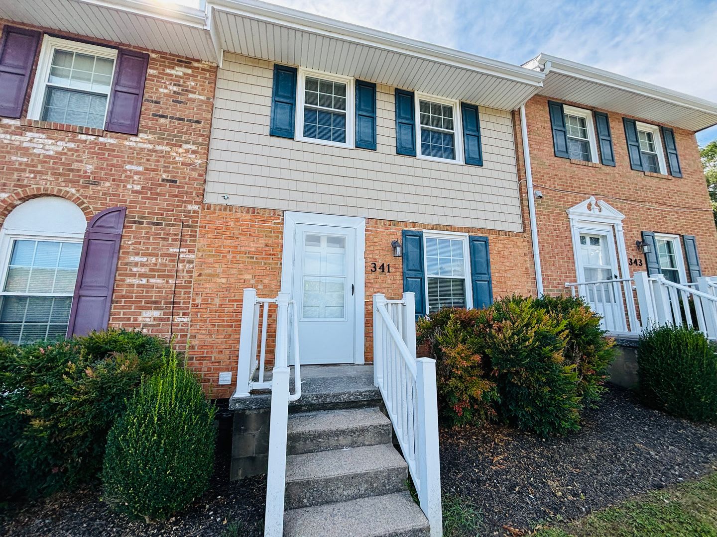 2 Bedroom, 1.5 Bath Townhouse – photo 1