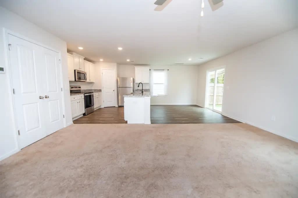 2228 Southlea Drive – photo 5