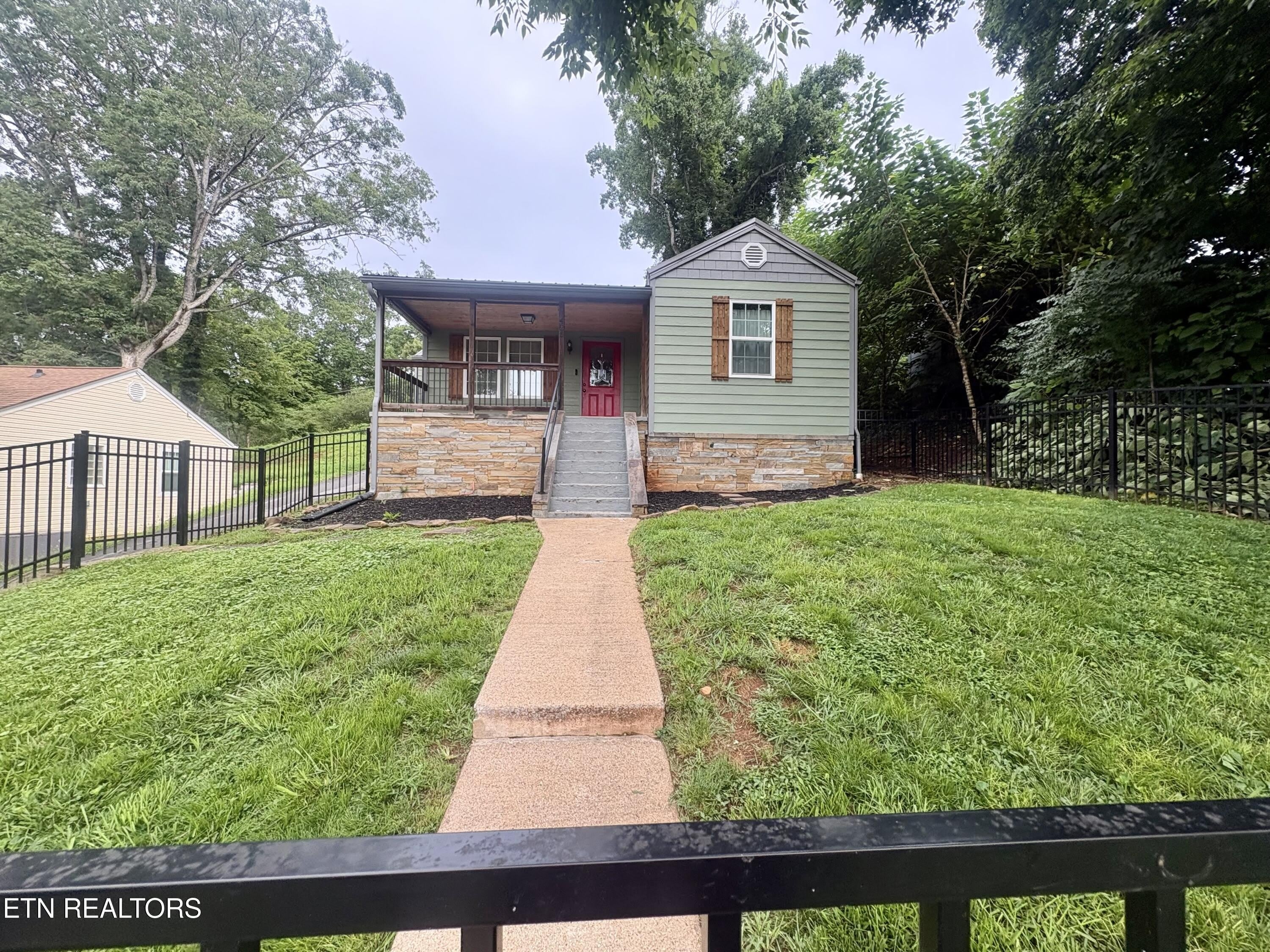 425 Sewanee St – photo 2