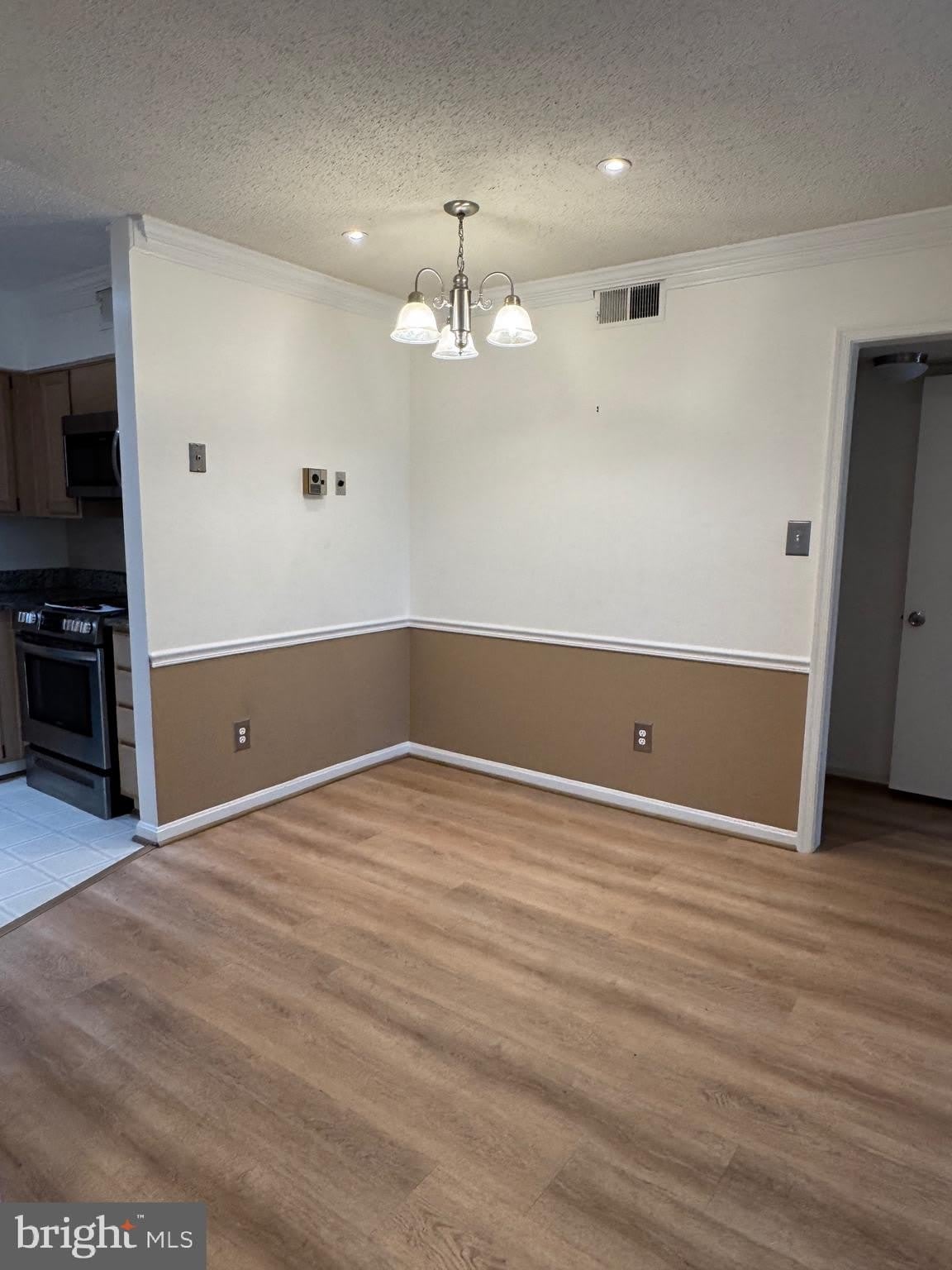 3115 PATRICK HENRY Drive – photo 3