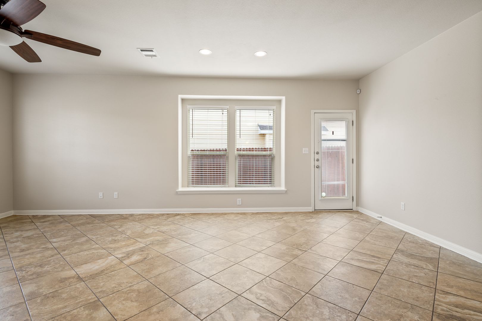 NOW 3 BEDROOM HOME LOCATED IN SAN MARCOS, TX! – photo 3