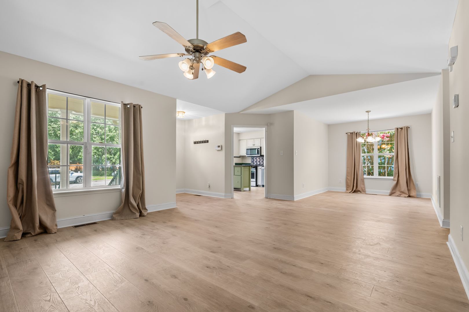 Newly Renovated 3 Bedroom With Fenced Yard And Screened Porch – photo 3
