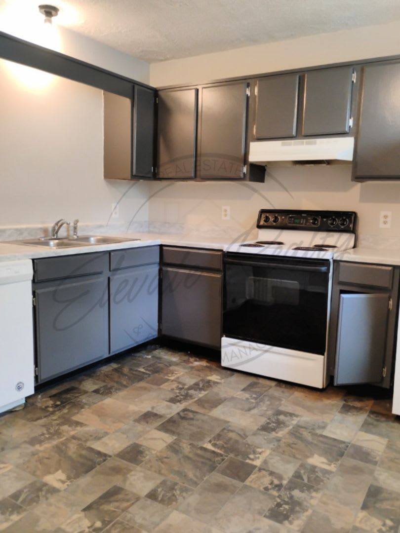 FIRST MONTH FREE: Beautiful 2-Bedroom Duplex Near Trinity Hills – Northeast Nashville – photo 2