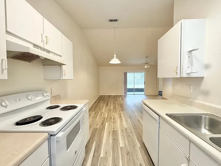 3228 Courtney Drive – photo 3