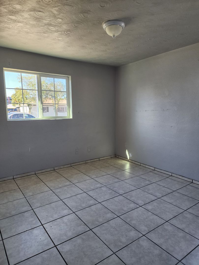 3 Bedroom in Phoenix! – photo 5