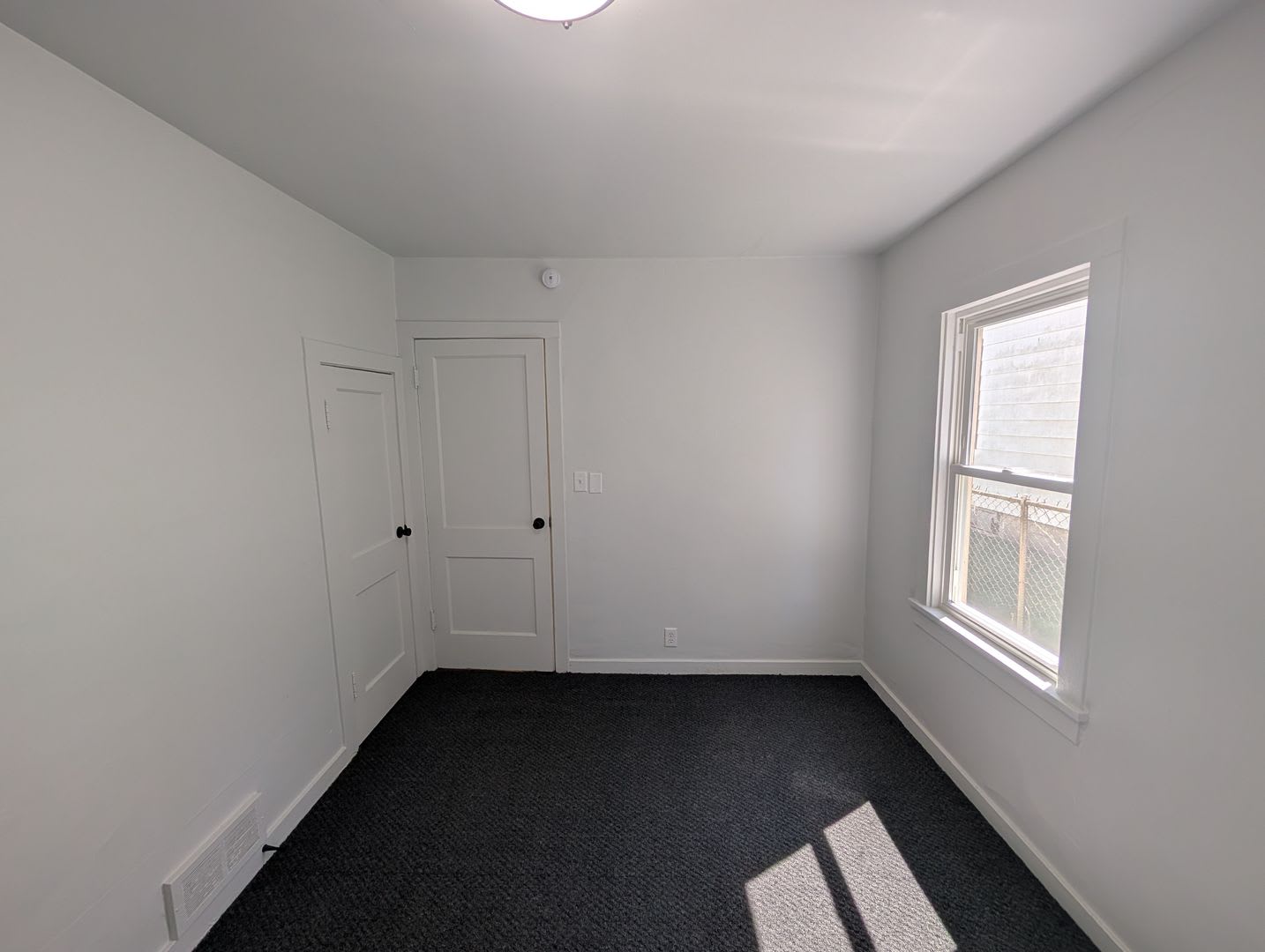 Completely Renovated 3 Bedroom 1 Bathroom Home 1 250 Month Accepting Section 8 – photo 4