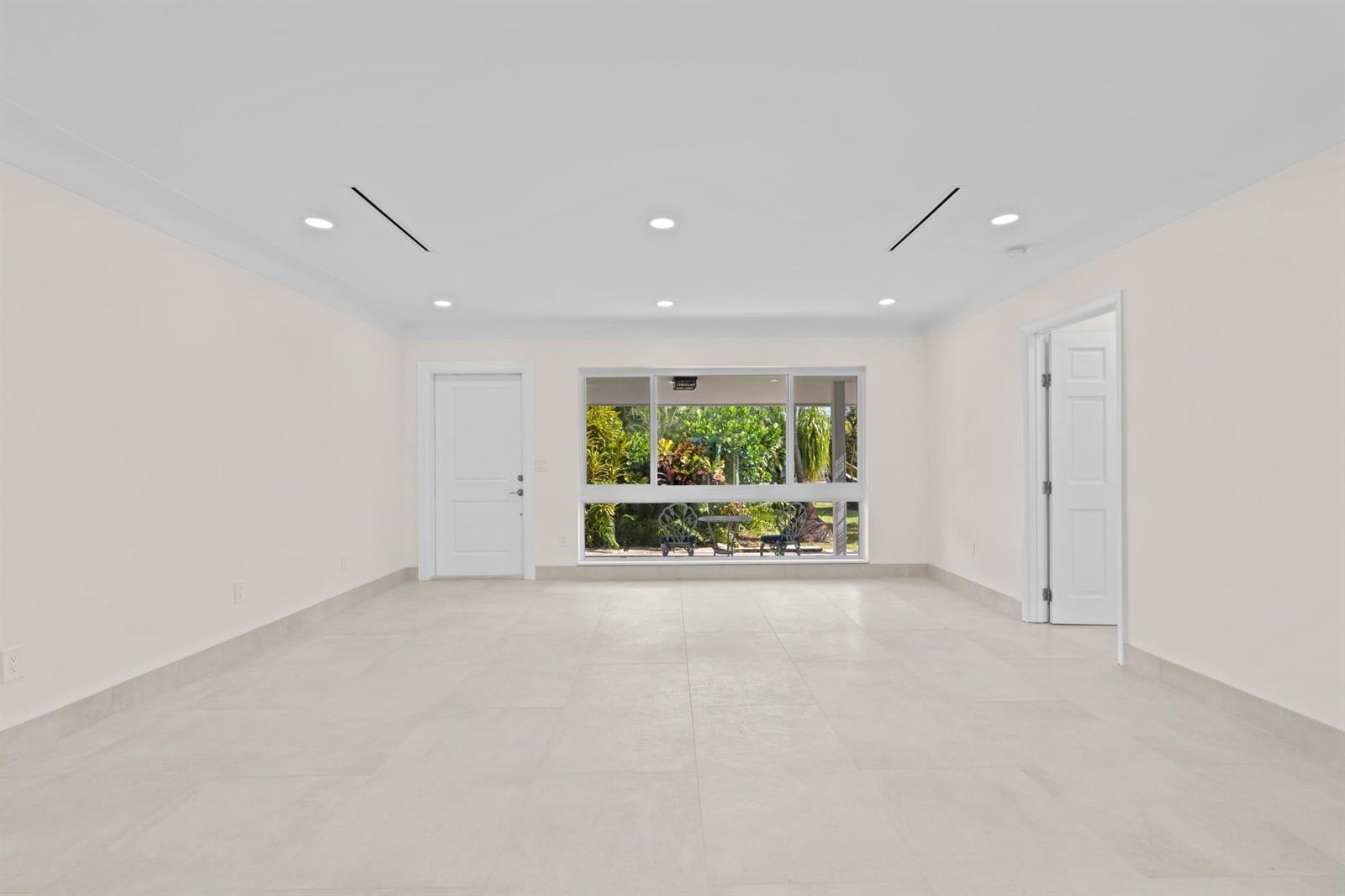 391 Southeast 7th Avenue – photo 5