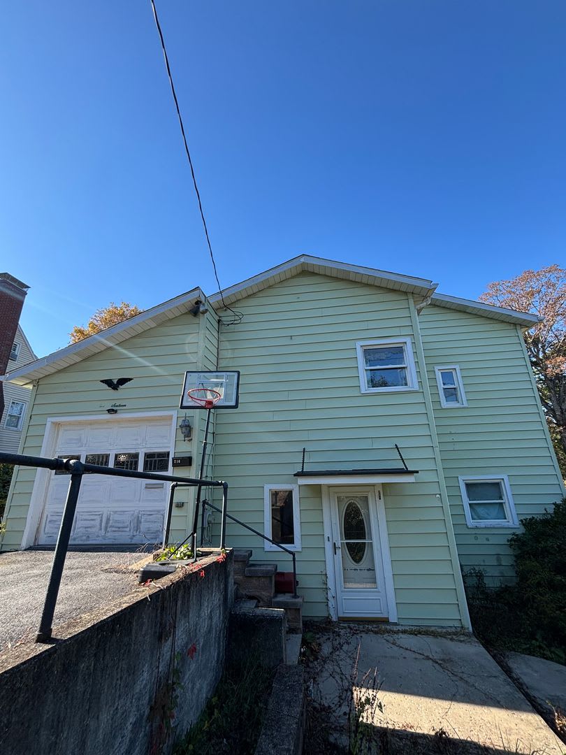 Charming 2 Bedroom Single Family Home With Garage And Off Street Parking – photo 3