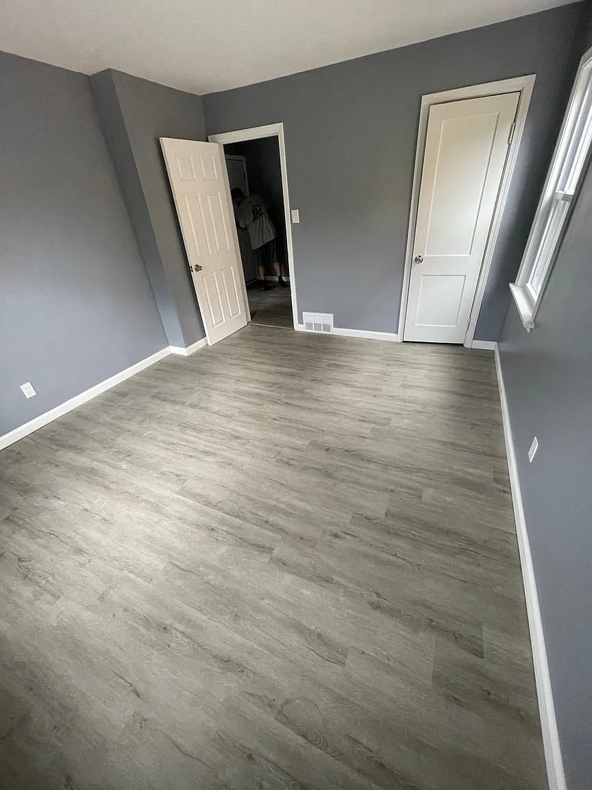 1031 Niagara Avenue – photo 3