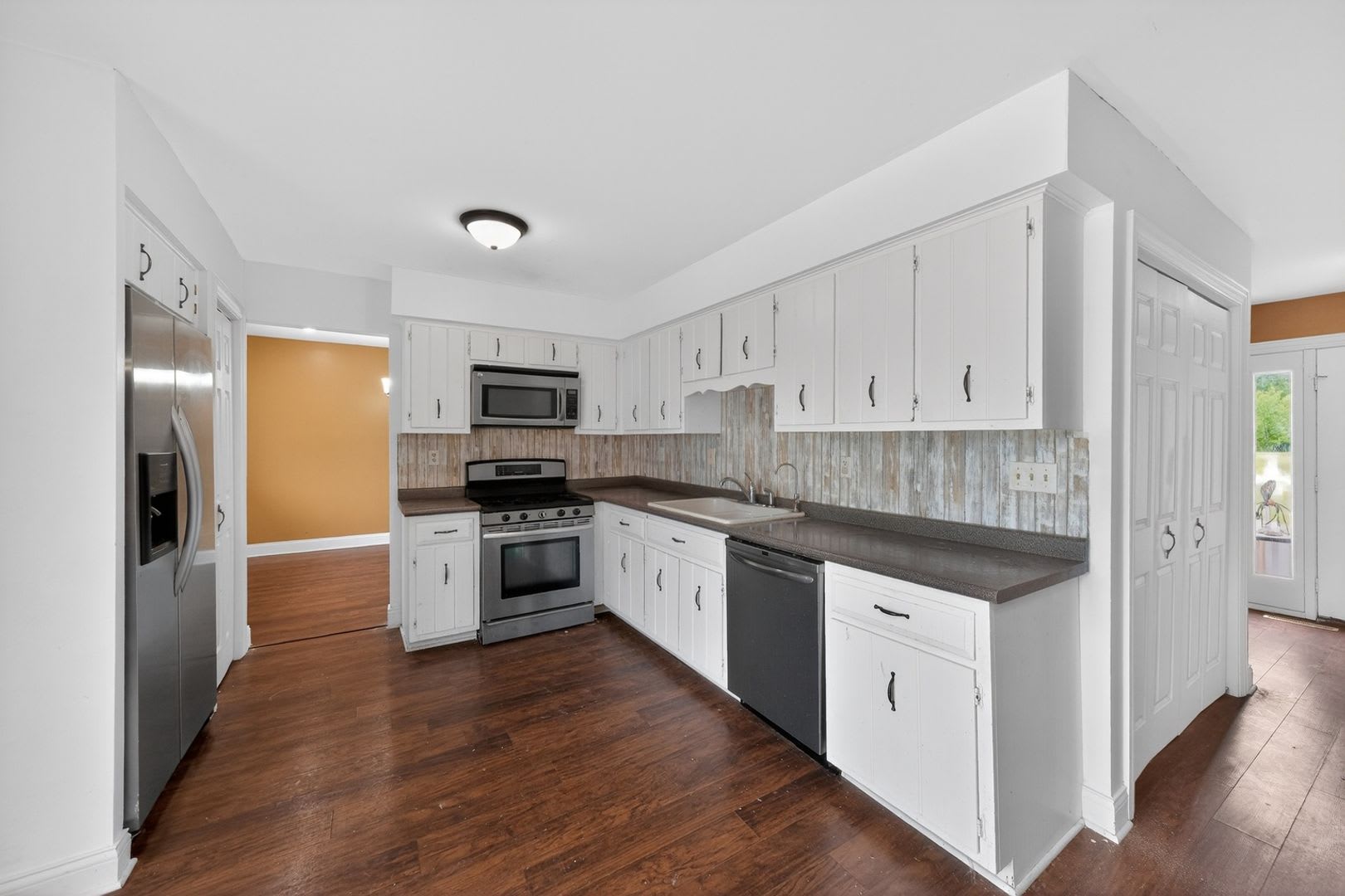 Stunning 4BR House in Crown Point – photo 2