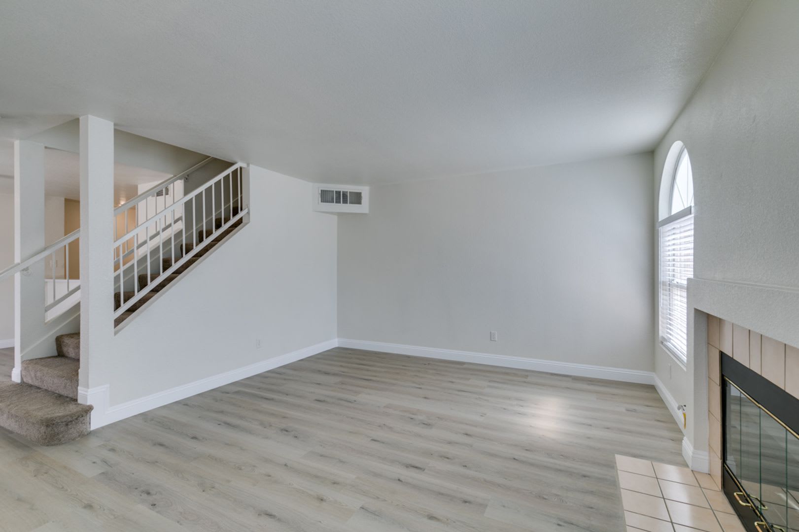 3 Bedroom Townhouse with attached garage in Gated Community – photo 3