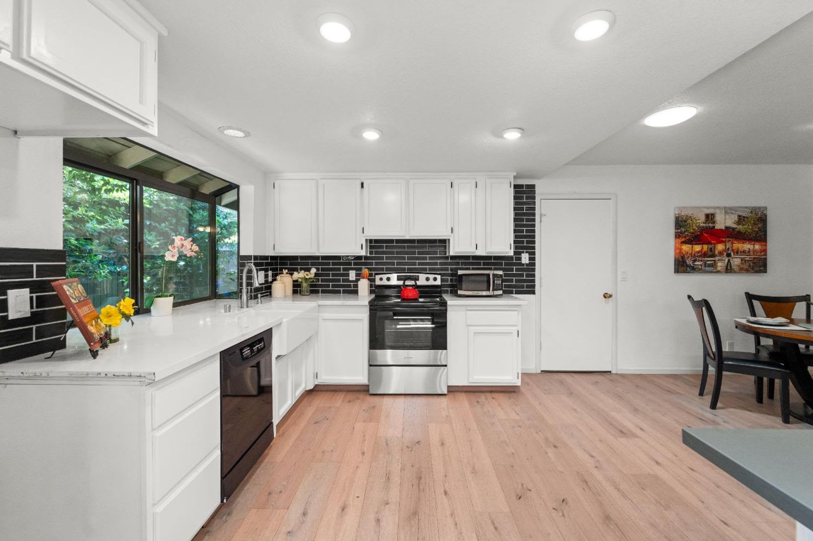4 Bedroom Home in Sierra Oaks – photo 3