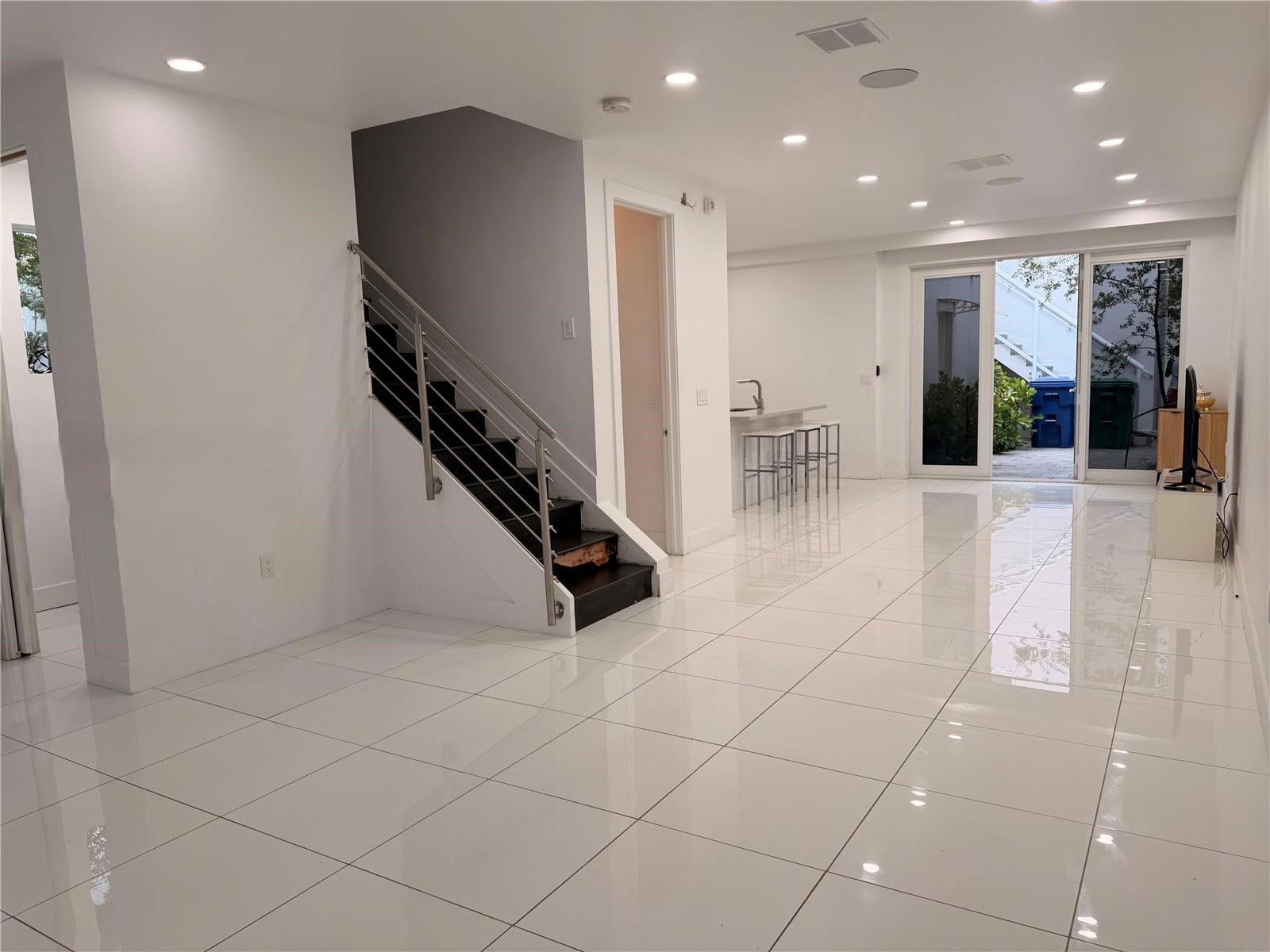 10330 Northwest 66th Street – photo 4