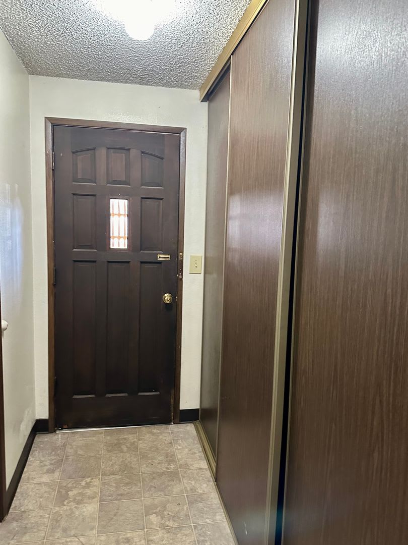 Hard to find 2 bdrm, 1.5 bath unit with water, sewer, and garbage. Onsite laundry and A/C! – photo 5