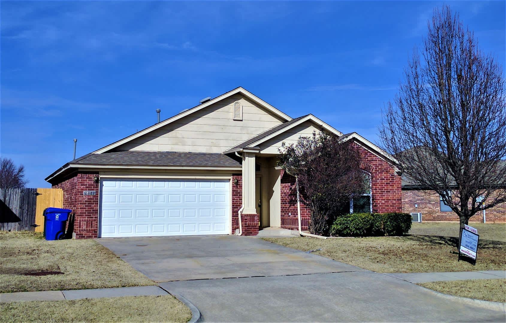 2821 East Lake Dr Norman 3 Bedroom 2 Bath 2 Car Garage – photo 1