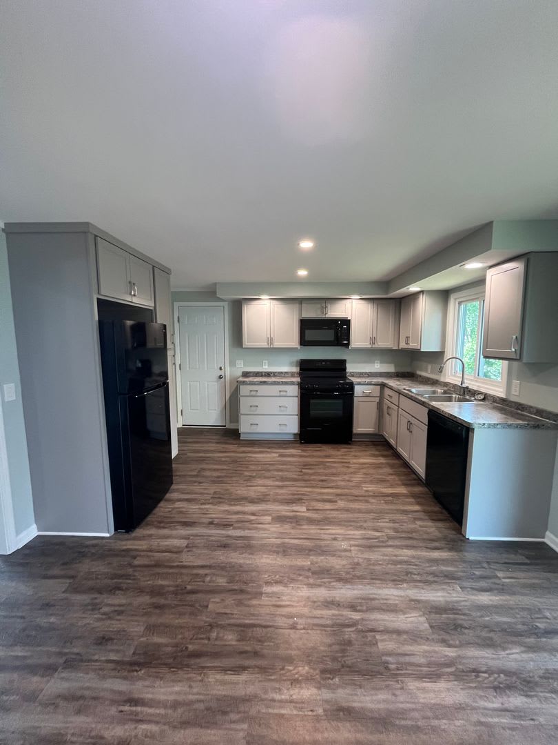 Spacious 3 Bedroom Home Available Now – photo 2
