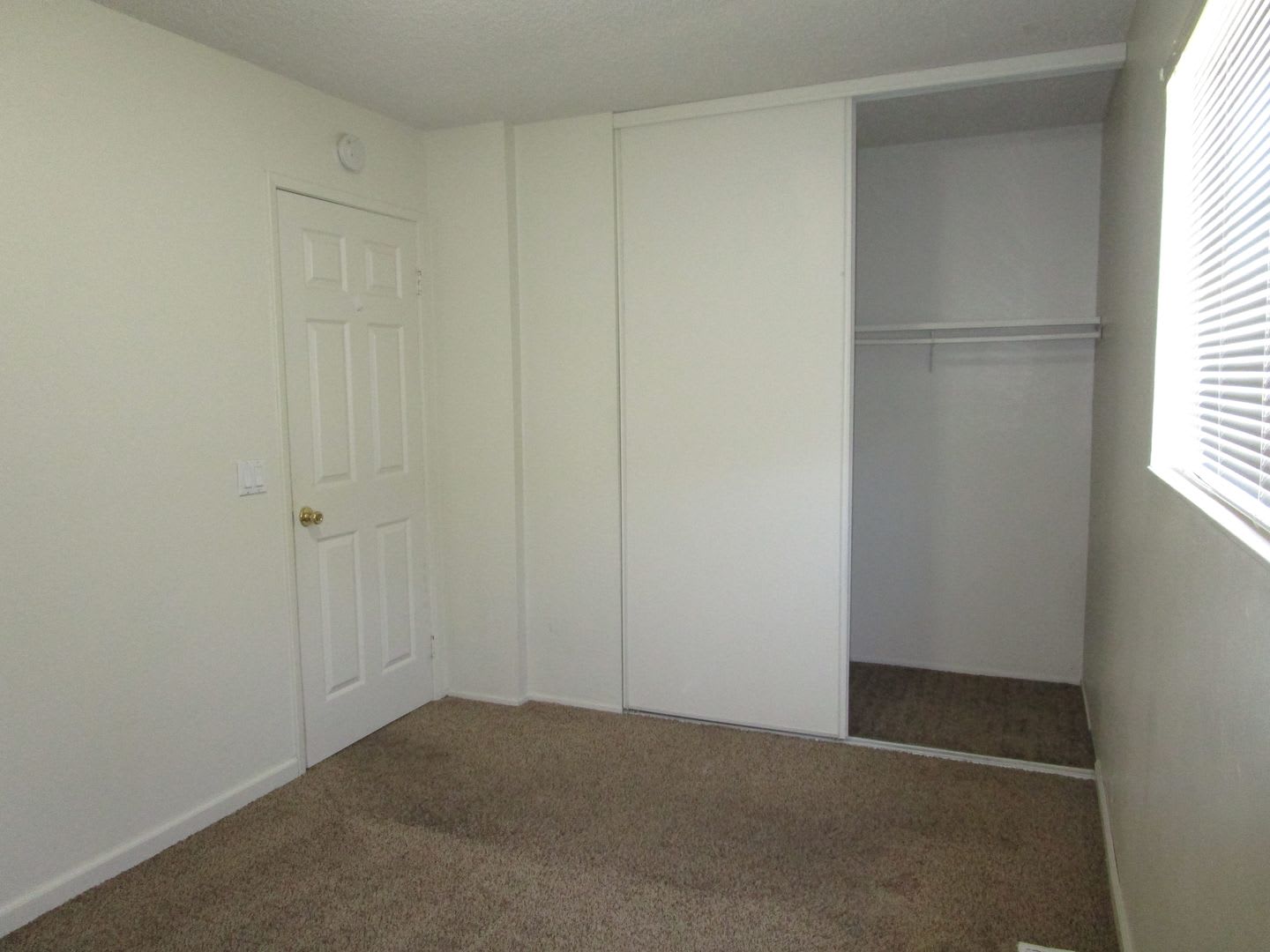 MOVE IN SPECIAL!!! Parkway Gardens Condos – photo 3