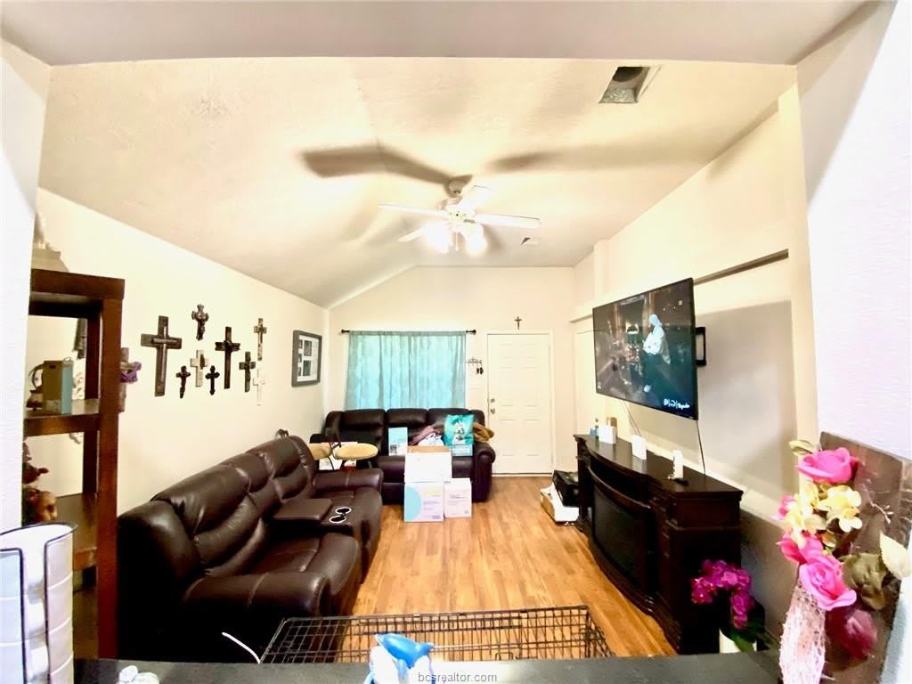 911 Crested Point Drive – photo 4