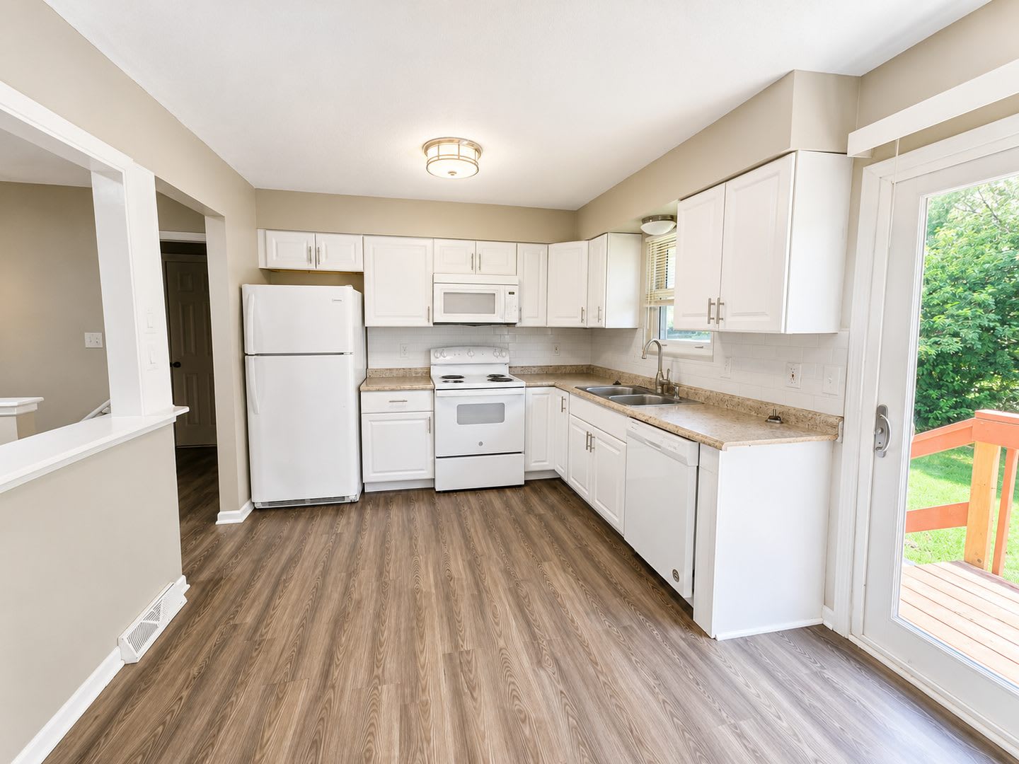 Spacious Split Level Duplex In Independence – photo 5