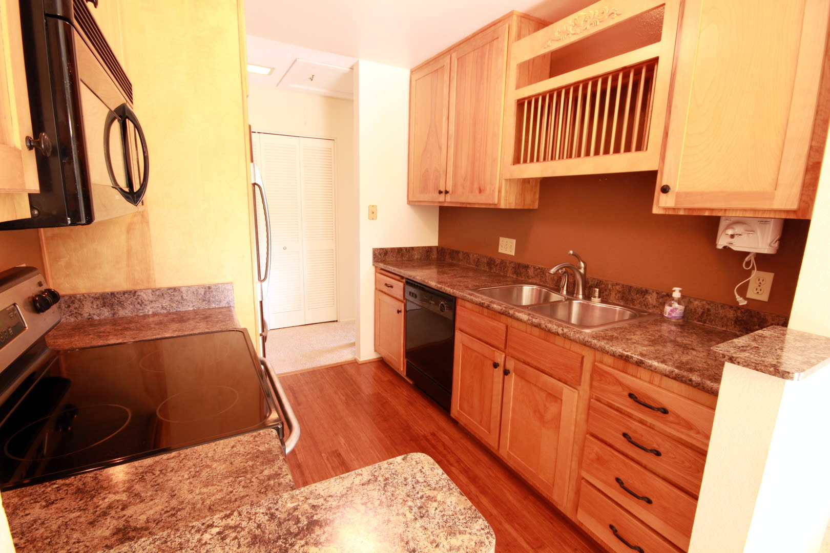 Updated 2 Bedroom Condo in UTC La Jolla Colony – photo 4