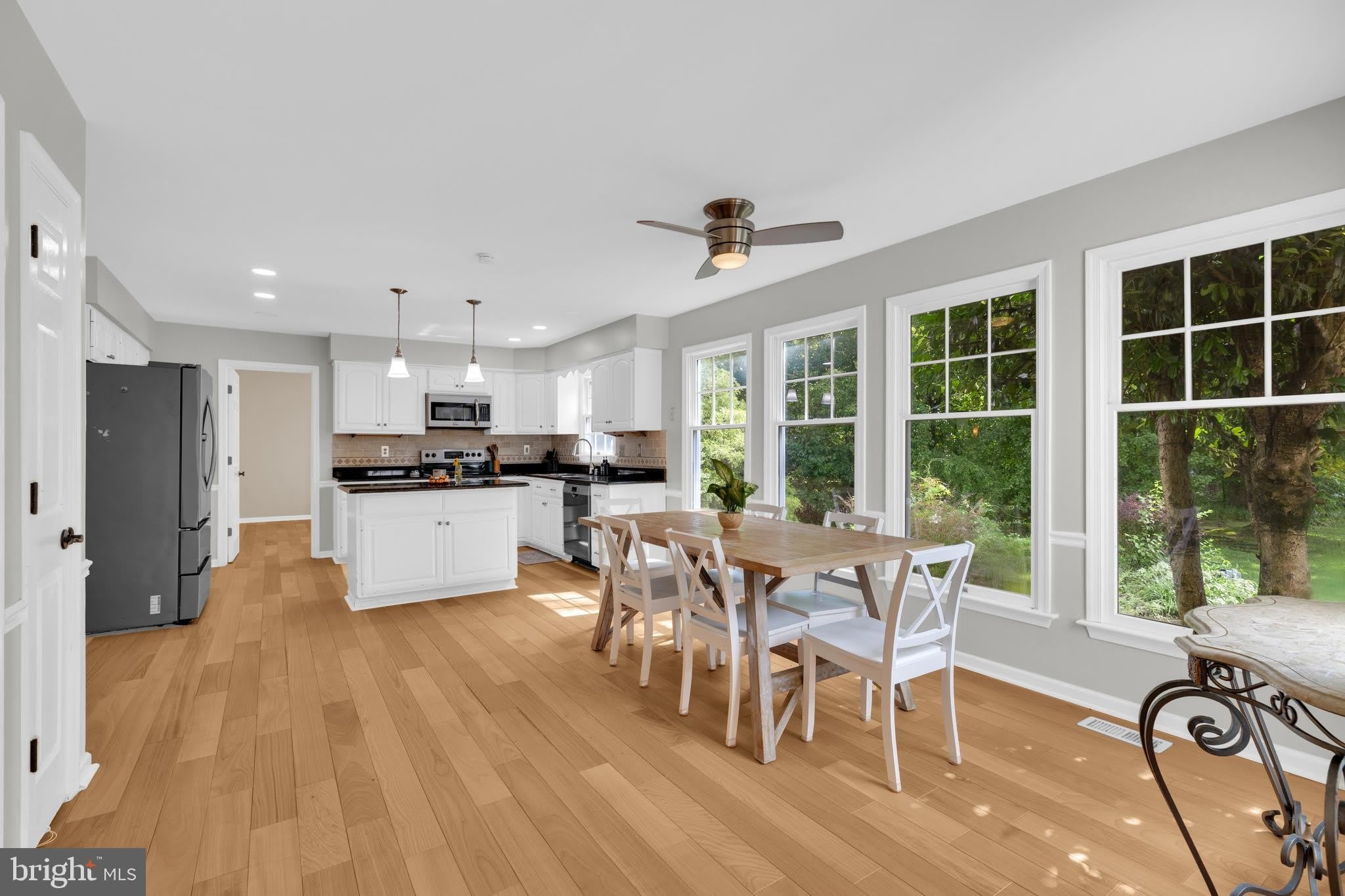 7707 LAKE GLEN Drive – photo 2