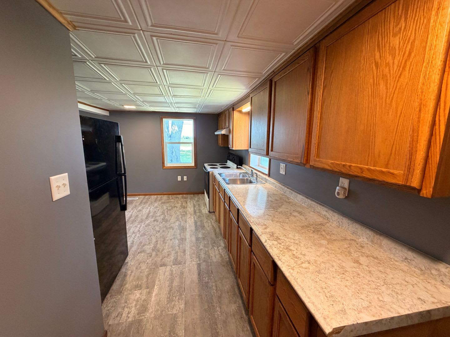 Spacious Family Home Near Schools and Parks in Rock Falls – photo 3