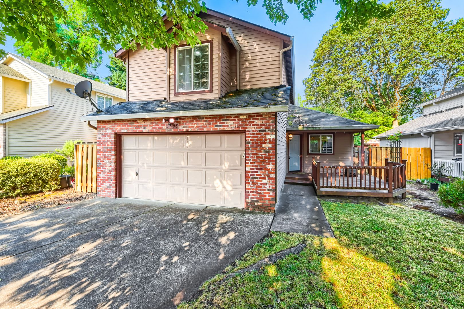 3BR + 2.5BA Two-Story Home — 2-Car Garage, Fenced Yard & Large Deck on a Cul-de-Sac (Beaverton / Aloha) – photo 1