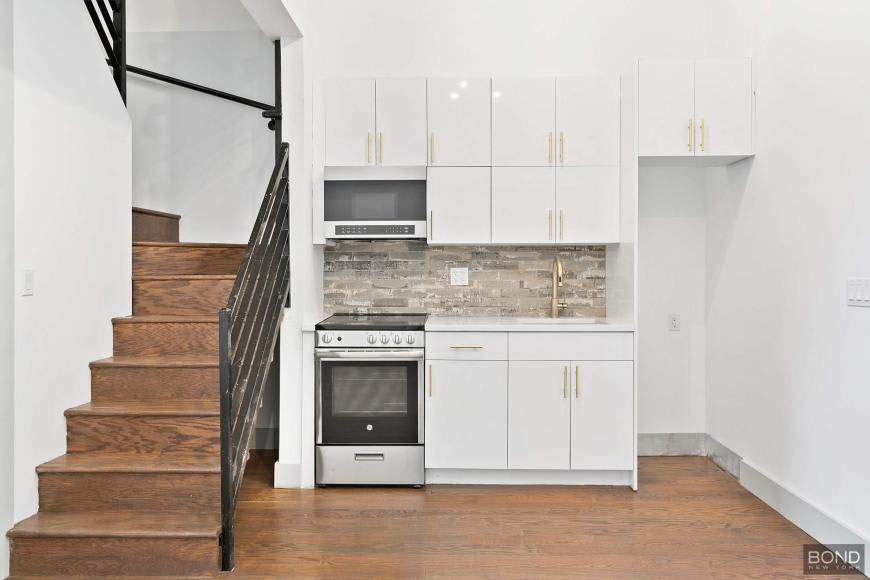 896 New York Avenue – photo 3