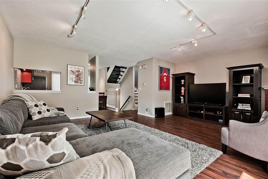 2404 Bronze Tree Drive – photo 2