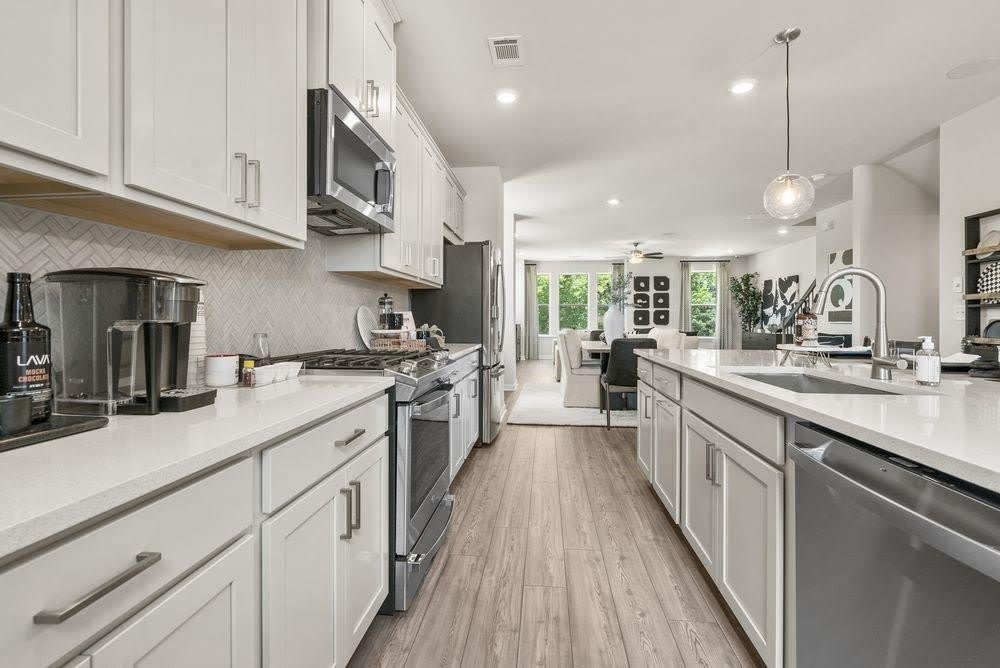 100 Holt Lane – photo 3