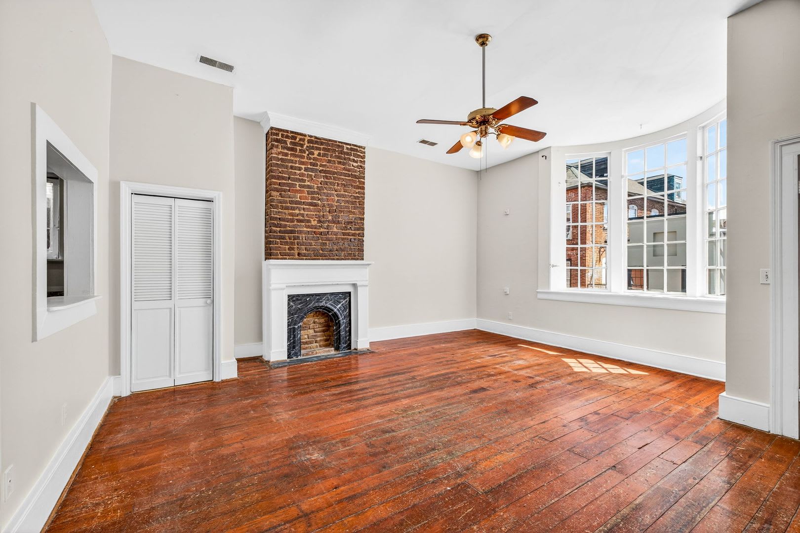 Prime Downtown Living on King Street – photo 1