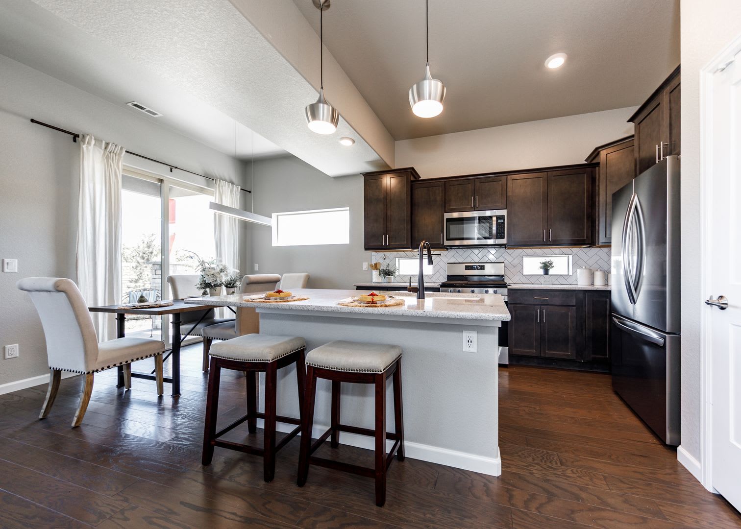 Luxury End Unit Townhome in Flying Horse – photo 2