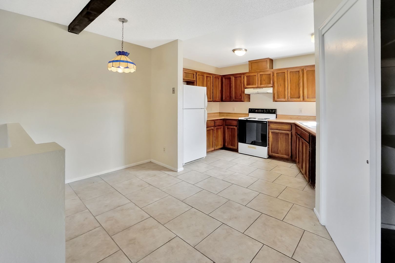 Midtown Sanctuary: Bright 2BR Home with Private Fenced Backyard – photo 2
