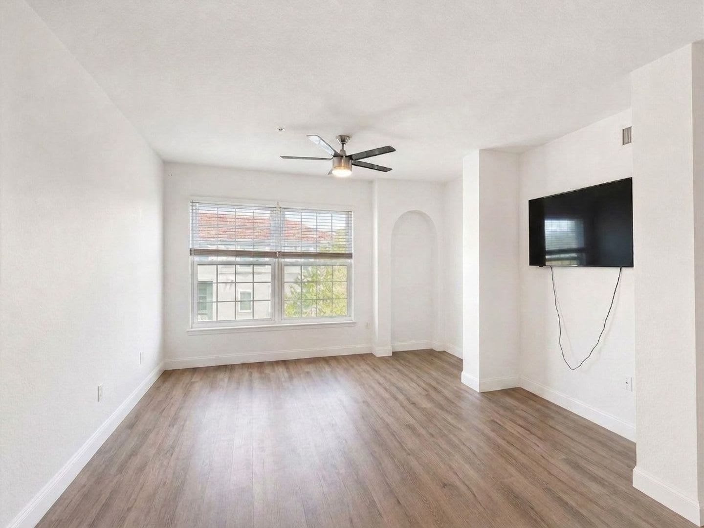 3-bedroom + den, 2-bath condo at The Tides at Pelican Landing – photo 5