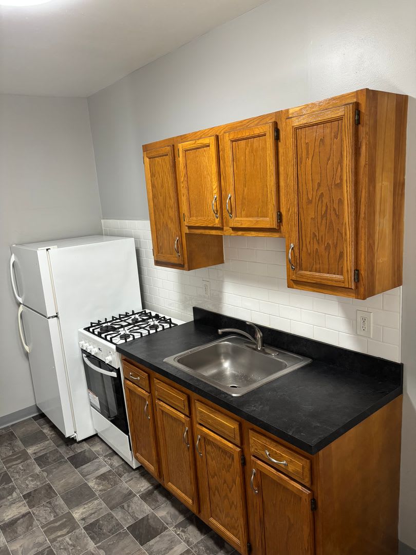 1212 Donald Ave – photo 5